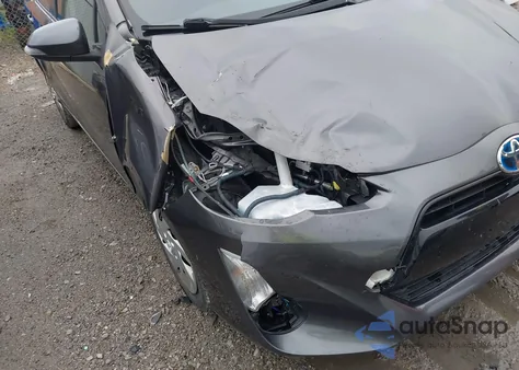 2015 Toyota Prius C Two z USA, uszkodzony, nr VIN JTDKDTB39F1101918